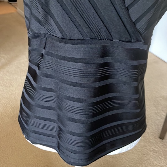 Exit Plus V-Neck Sleeveless Top. Sz XL - Picture 3 of 7